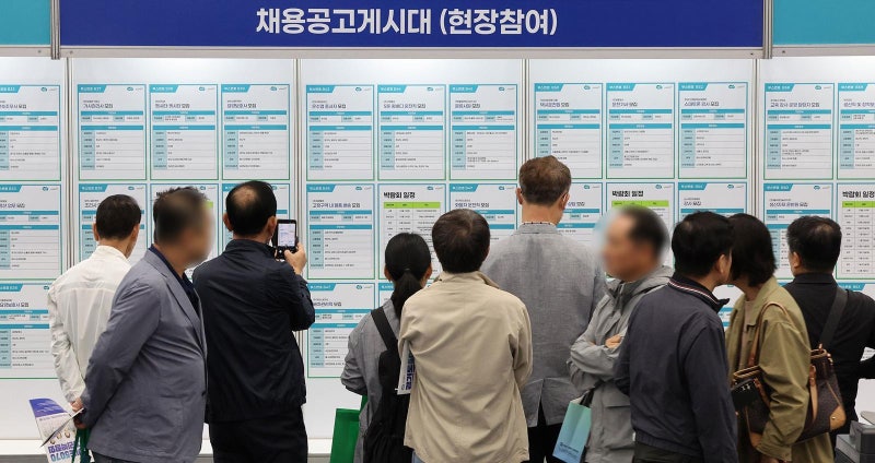 ‘최저임금보다 많은 <b>실업급여</b>’ 손본다…월 하한액 176만원