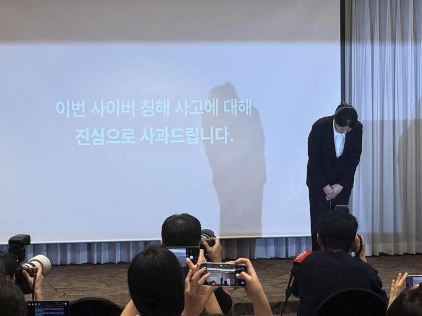 최주희 티빙 대표이사가 3일 오후 서울 중구 코리아나호텔에서 사이버 침해 사고에 대해 공식 사과를 하고 있다. 사진=김영호 기자 rladudgh2349@donga.com