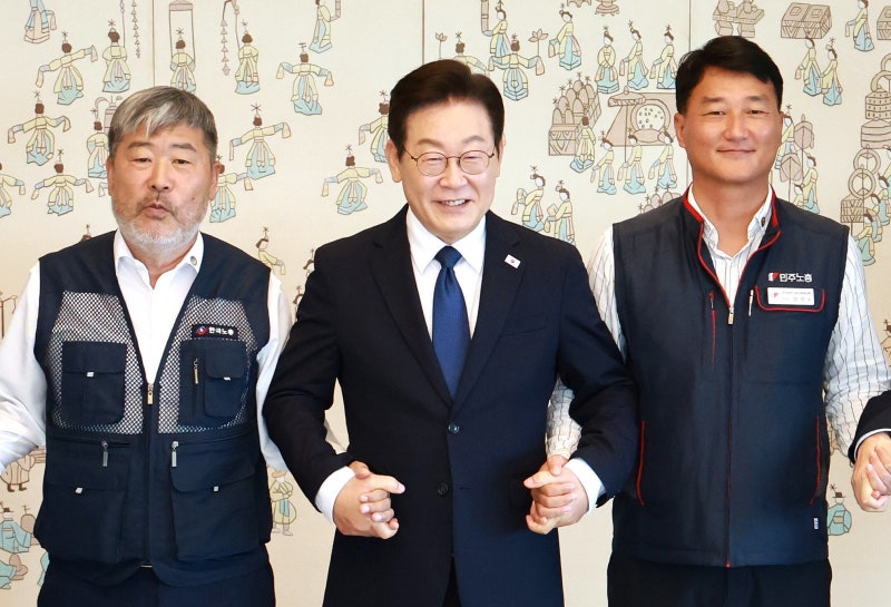 李, <b>양대 노총</b>과 대화…메가특구법, 정년연장 등 논의