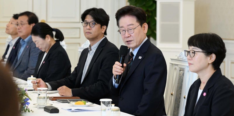 李지지율 40% 취임후 최저… 민주 38%-국힘 30% 격차 줄어