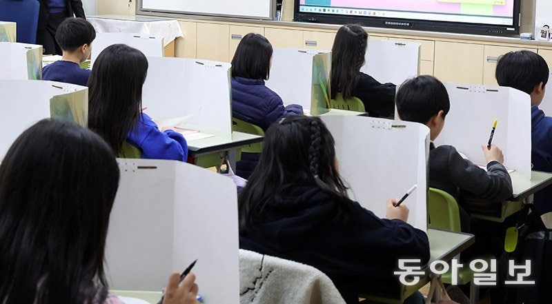 한국 학생 읽기 능력 역대 최저… PISA 2025 성적표 비상