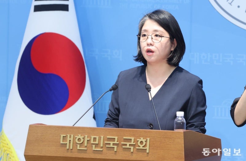 [속보]<b>용혜인</b> “비례의원 사퇴가 관례?…자리 나눠먹기 아니었나”