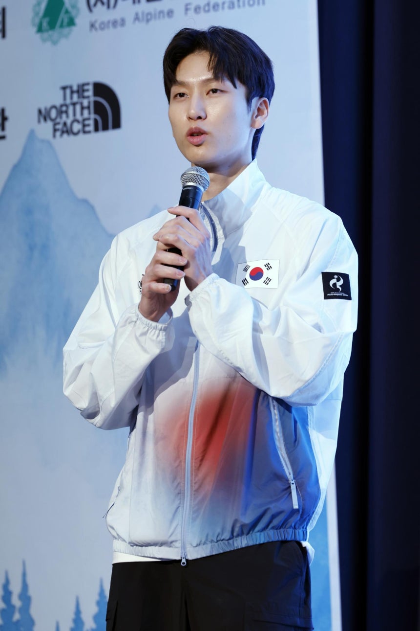 10일 오후 서울시 송파구 올림픽로 올림픽파크텔 올림피아홀에서 열린 제20회 아이치-나고야 아시안게임 스포츠클라이밍 국가대표 선수단 출정식에서 국가대표 이도현 선수가 각오를 밝히고 있다. 2026.9.10/뉴스1