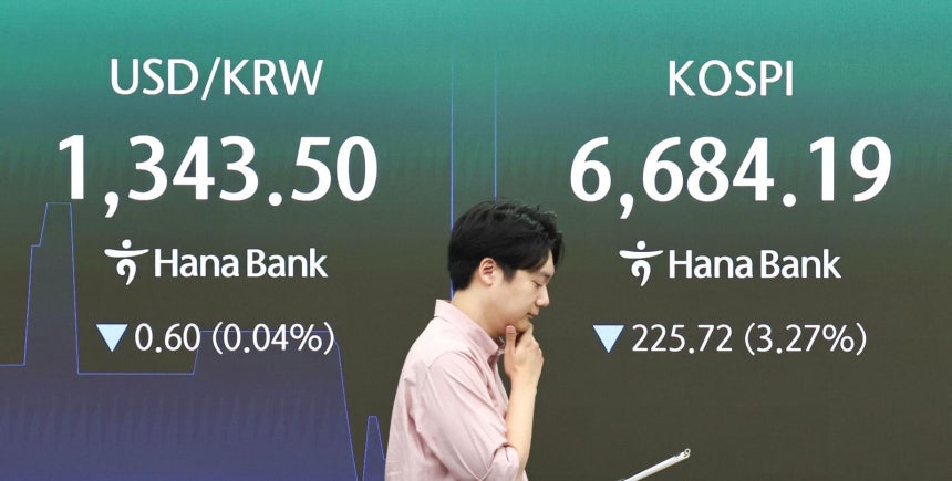 14일 오전 서울 중구 하나은행 딜링룸 전광판에 코스피 지수 등 시황이 표시되고 있다. 26.9.14 ⓒ 뉴스1 