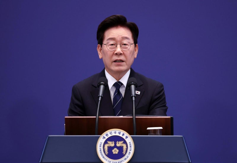 李 “<b>연임</b>할 생각 전혀 없다…개헌 통한 <b>연임</b> 불가능”