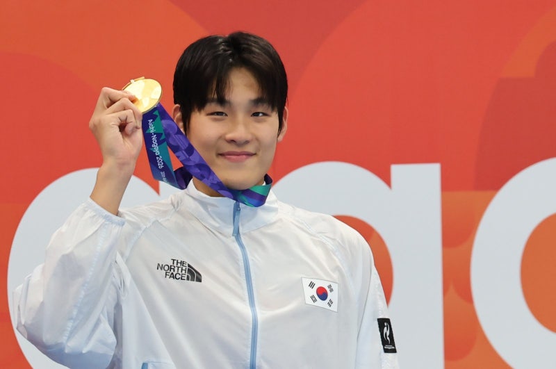 <b>김영범</b>, 수영 男<b>자유형</b> 50m <b>금메달</b>…대회 신기록