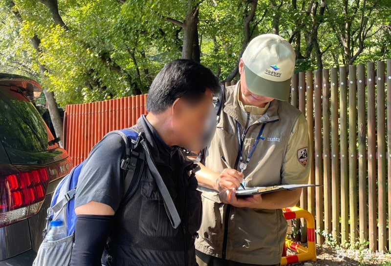 “주차장은 괜찮은 줄” 국립공원 흡연, 단속에도 여전