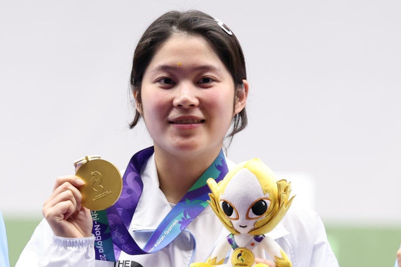 <b>추가은</b>, 사격 첫 <b>금메달</b> 쐈다…공기권총 10m ‘아시아 신기록’