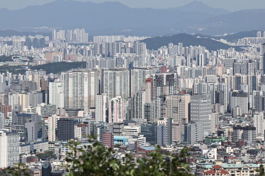 서울 남산 전망대에서 바라본 아파트 단지 모습.ⓒ 뉴스1 