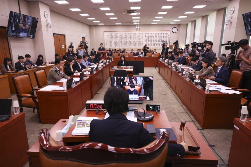 <b>법사위</b>, 조희대 <b>국감 증인</b> 채택…국힘 반발해 퇴장