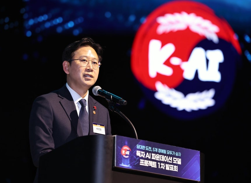 배경훈 부총리 겸 과학기술정보통신부 장관이 지난해 12월 30일 오후 서울 강남구 코엑스 오디토리움에서 열린‘독자 AI파운데이션 프로젝트’발표회에서 환영사를 하고 있다.뉴스1