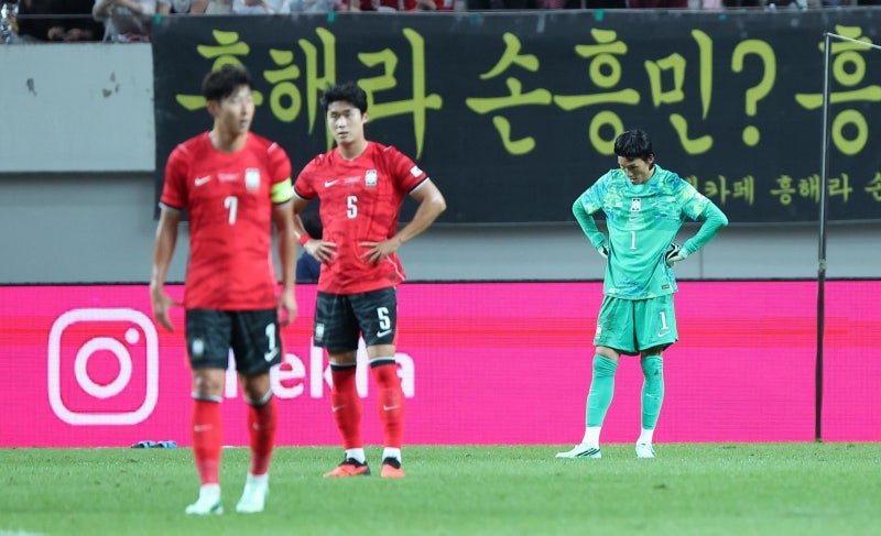 빛바랜 손흥민 최다골 타이…모레노호, <b>우루과이</b>에 1-4 <b>완패</b>