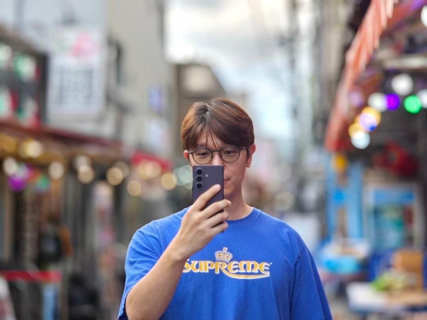 갤럭시 Z 폴드 8 울트라의 엑스퍼트 로 앱 내 가상 조리개 기능으로 대구경 렌즈 효과 구현 사진.삼성전자 제공