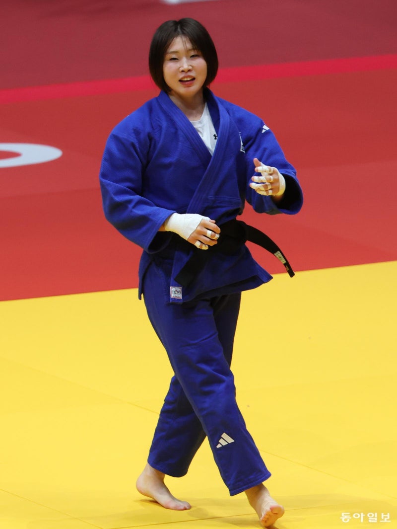‘독립운동가 후손’ <b>허미미</b>, 일본서 <b>태극기</b> 휘날렸다