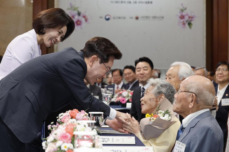“노인 일자리 118만개로 확대, 간병비도 건보 적용”