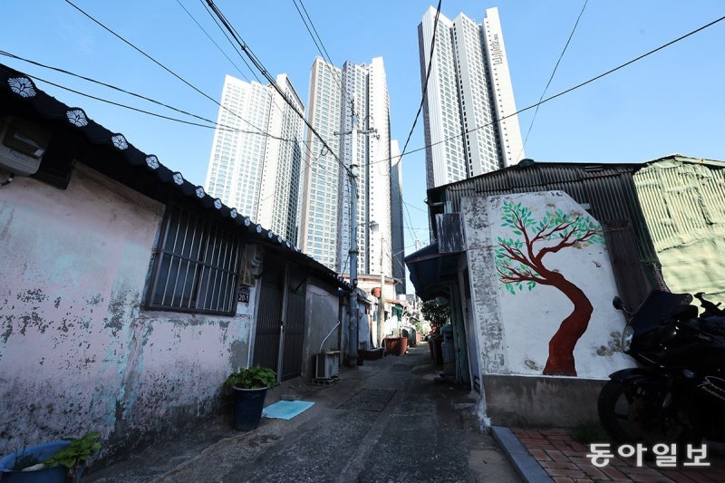 [사설]고독사의 ‘늪’ 된 구도심… 공공 안전망만으론 부족