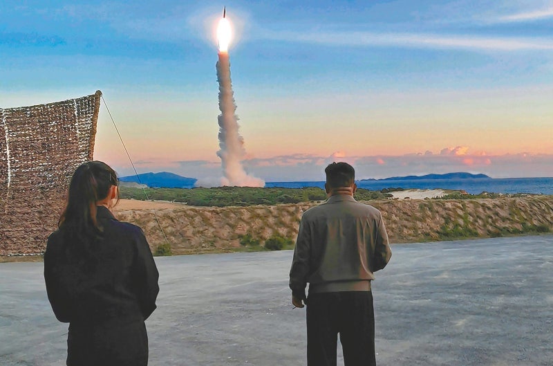김정은, 韓과 대화 거부 다음날 탄도미사일 도발