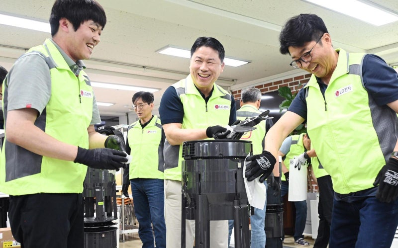 LG전자 노사 아동시설 봉사… 가전 점검에 AI 체험 지원도