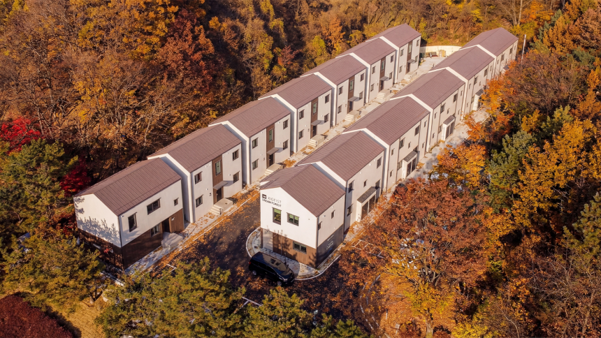 강원 춘천시에 위치한 엘리시안 강촌 리조트에 목조 모듈러로 지은 직원 기숙사 단지‘드림 포레스트.GS건설 제공 