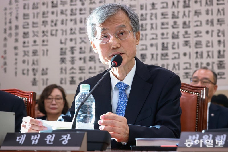 물러서지 않는 靑-조희대…與일각 탄핵 거론하지만 역풍 우려