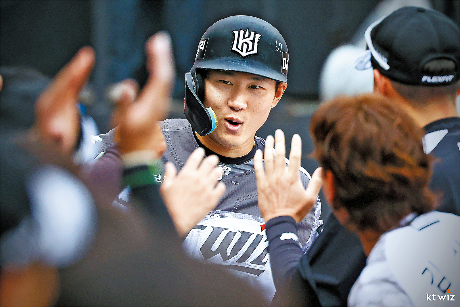 최원준, KT 옷입고 훨훨… 최다 안타 204개 신기록 행진