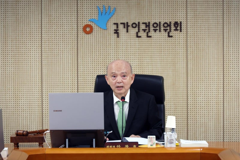 인권위, ‘내란 혐의 尹방어권 보장 권고’ 사과
