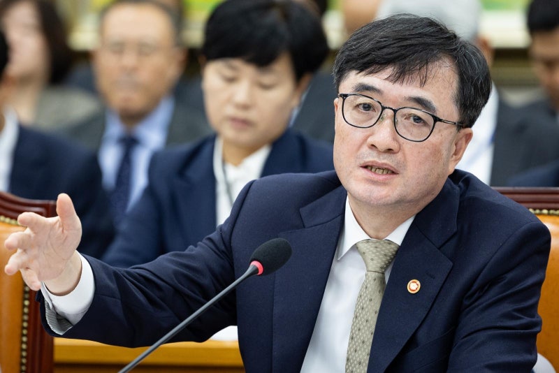 국조실장 “부동산, 국민이 노력해야 해결” 논란