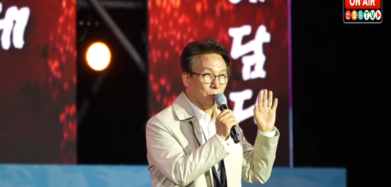 ‘가수 공연 끊고 인사말’ <b>김민석 과잉 의전</b> 논란…金 “불편 끼쳐 죄...