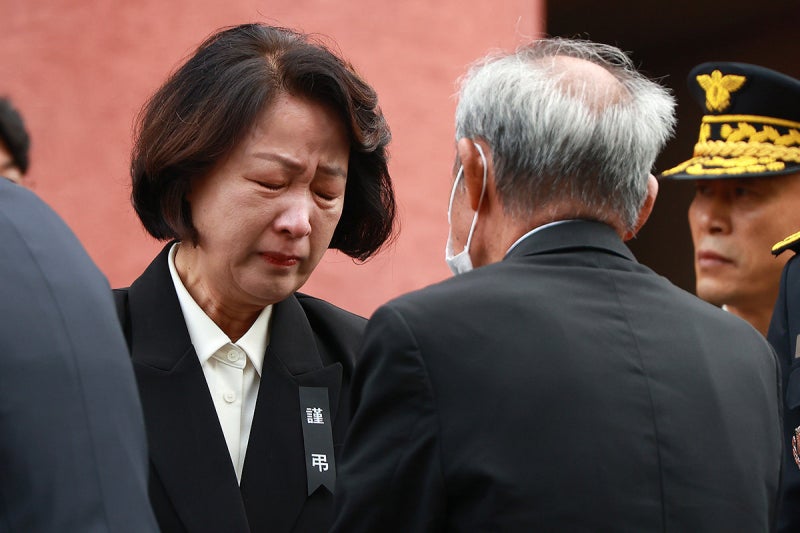 “오만한 <b>사과</b>는 2차 가해” 질타에…秋 “다시 한번 <b>진심</b>으로 <b>사과</b>”