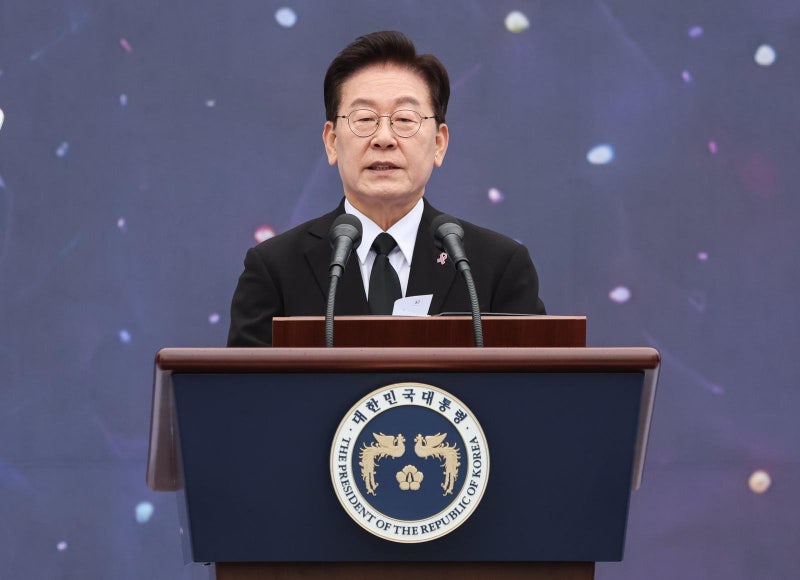 <b>민주</b> 35%-<b>국힘</b> 30%…李정부 출범후 <b>격차 최소</b>