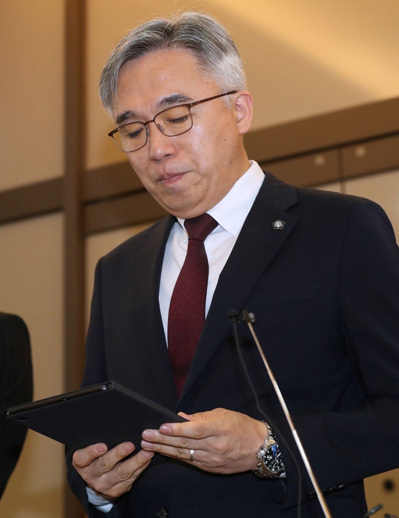 ‘박원순 피해자 신원공개’ <b>정철승 변호사</b>, 2심 실형 법정구속