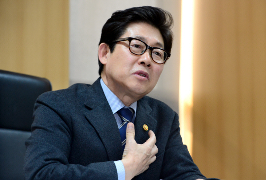 <파워인터뷰>조명래 장관은 도시계획전문가·환경활동가 20년... “장관 끝나면 학교로 돌아갈 것”