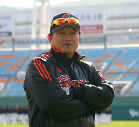 프로야구 <b>두산</b>, 박흥식 등 <b>코치</b> 4명 영입…보직은 추후 확정