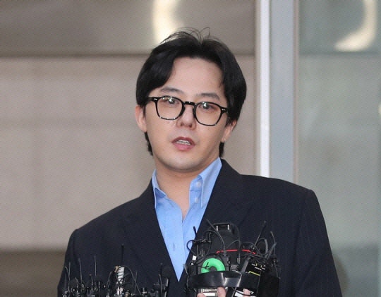 <b>지드래곤</b> <b>마약</b> ‘혐의 없음’ <b>불송치</b>…이선균 협박범은 ‘오리무중’