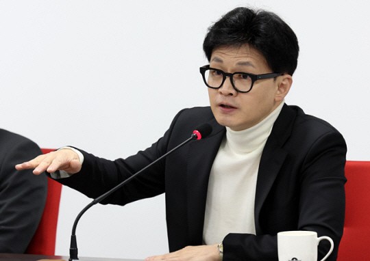 한동훈, 전 당원에 <b>문자</b> 발송…“선거 앞두고 말·행동 항상 유념해야”