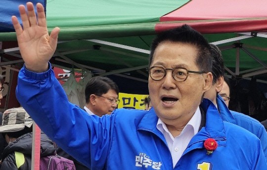 ‘정치 9단’ <b>박지원</b>, 최고령 국회의원 당선…여의도 귀환