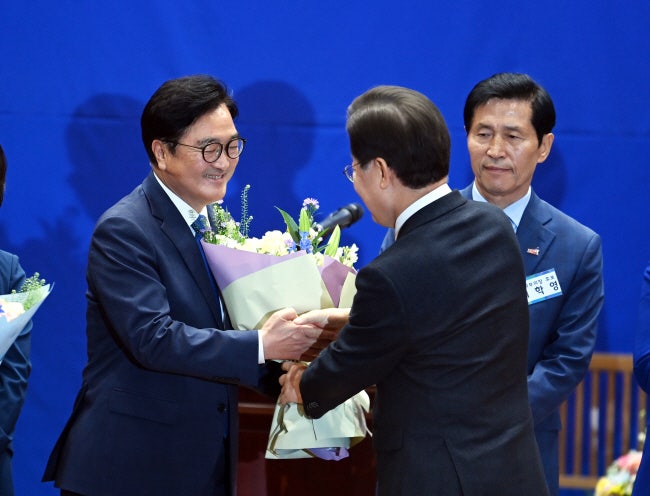 <b>우원식</b>이 추미애 꺾었다