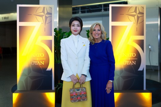 김건희 여사, 워싱턴DC서 질 <b>바이든 여사</b>와 재회