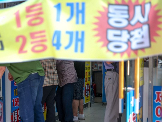 ‘로또 조작 아니야?’ 끊이지 않는 의혹에…복권위 “상품구조 개편방안 논의”