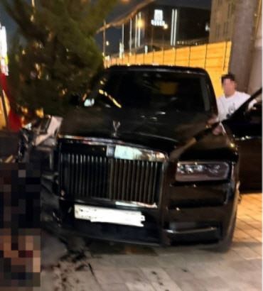 [속보] ‘<b>압구정 롤스로이스</b>男’, 2심서 <b>징역</b> 20년→10년 감형