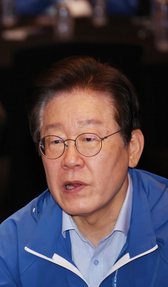 이재명, 문 전<b>대통령</b> 딸 압수수색에 “<b>정치보복</b> 단호히 배척”