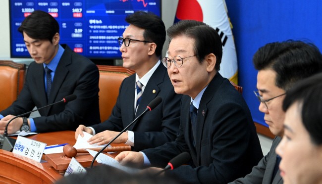‘친명’ <b>이화영</b>만 <b>청문회</b> 출석… 與 “희대의 사법 방해 사건”