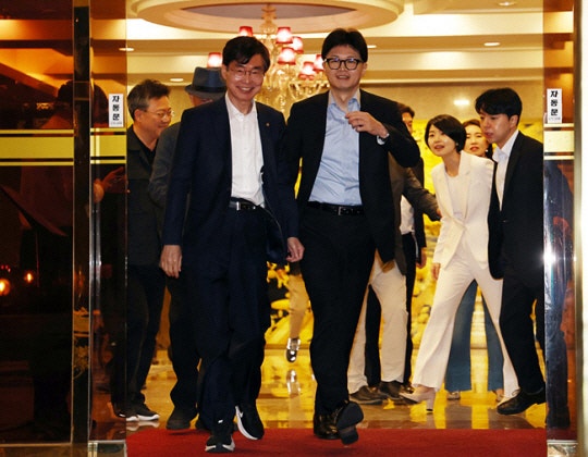 [속보]<b>한동훈</b>, 친한파 만나 건넨 말 “물러나지 않겠다, 믿고 따라달라...