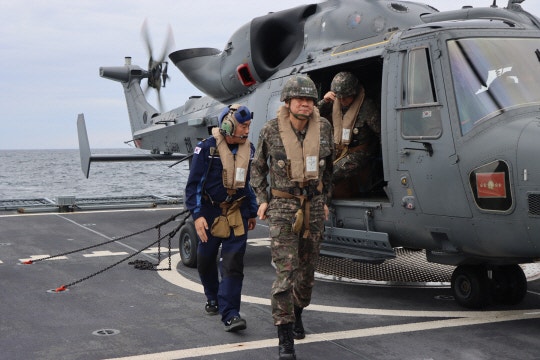 <b>합참의장</b> “적 서해 NLL 도발 땐 완전 수장…좌고우면 말고 즉·강·끝 응...