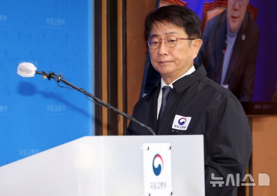 국토장관 “<b>국토부</b> 관계자 항철위 조사서 배제…로컬라이저 등 개선”
