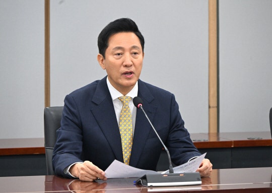 <b>오세훈</b> “<b>민주당</b> 카톡 <b>계엄</b> 이어 <b>여론조사 계엄</b>…반면교사로 삼자”