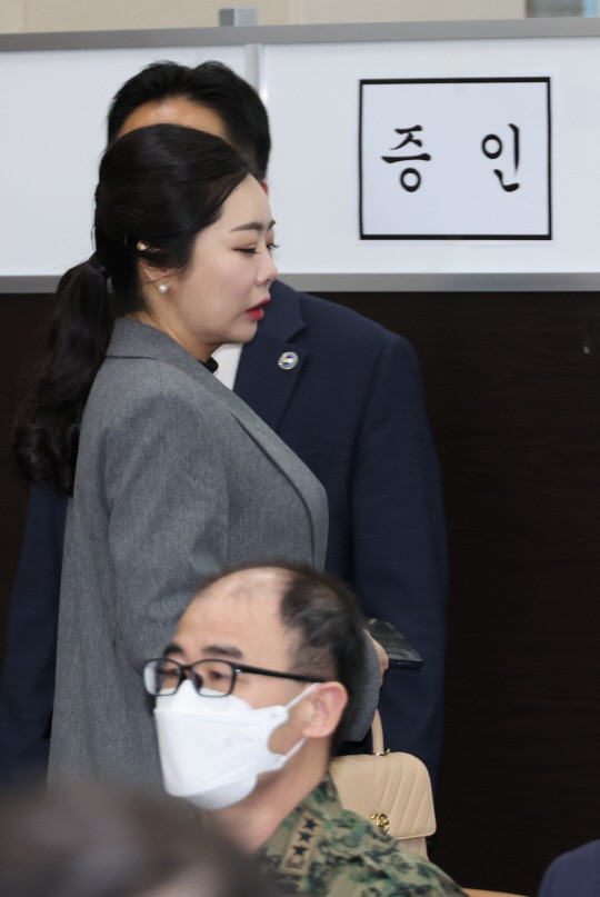 <b>비단아씨</b> “햄버거보살 <b>노상원</b> 최다 질문은 ‘<b>김용현</b> 운세’”