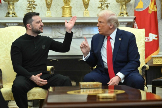 Bolodimir Jellensky（左）總統烏克蘭和美國總統唐納德·特朗普（Donald Trump）。