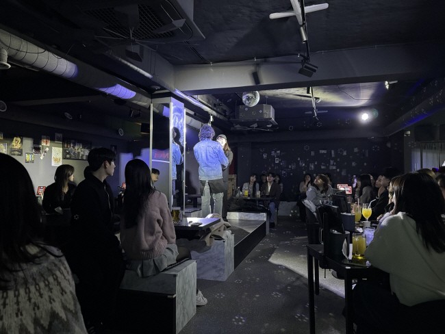 ‘시체관극’은 지겹다? 놀고 마시는 ‘뮤지컬 펍’ 뜬다