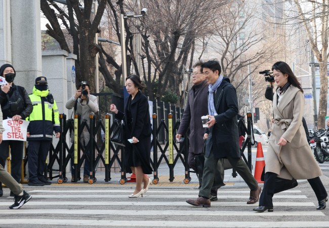 ‘서부지법 난동’ 첫 공판… 시작부터 “재판부 불신”